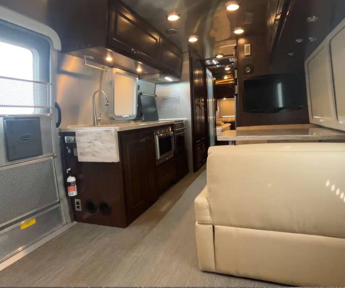 2016 Airstream Classic 30rb Twin