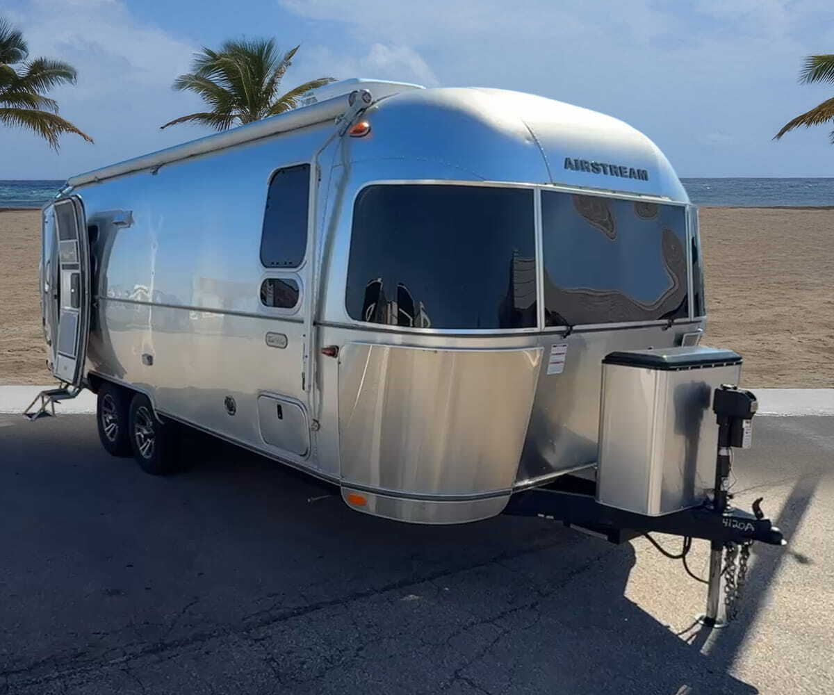 2024 Airstream Trade Wind 25FB Queen