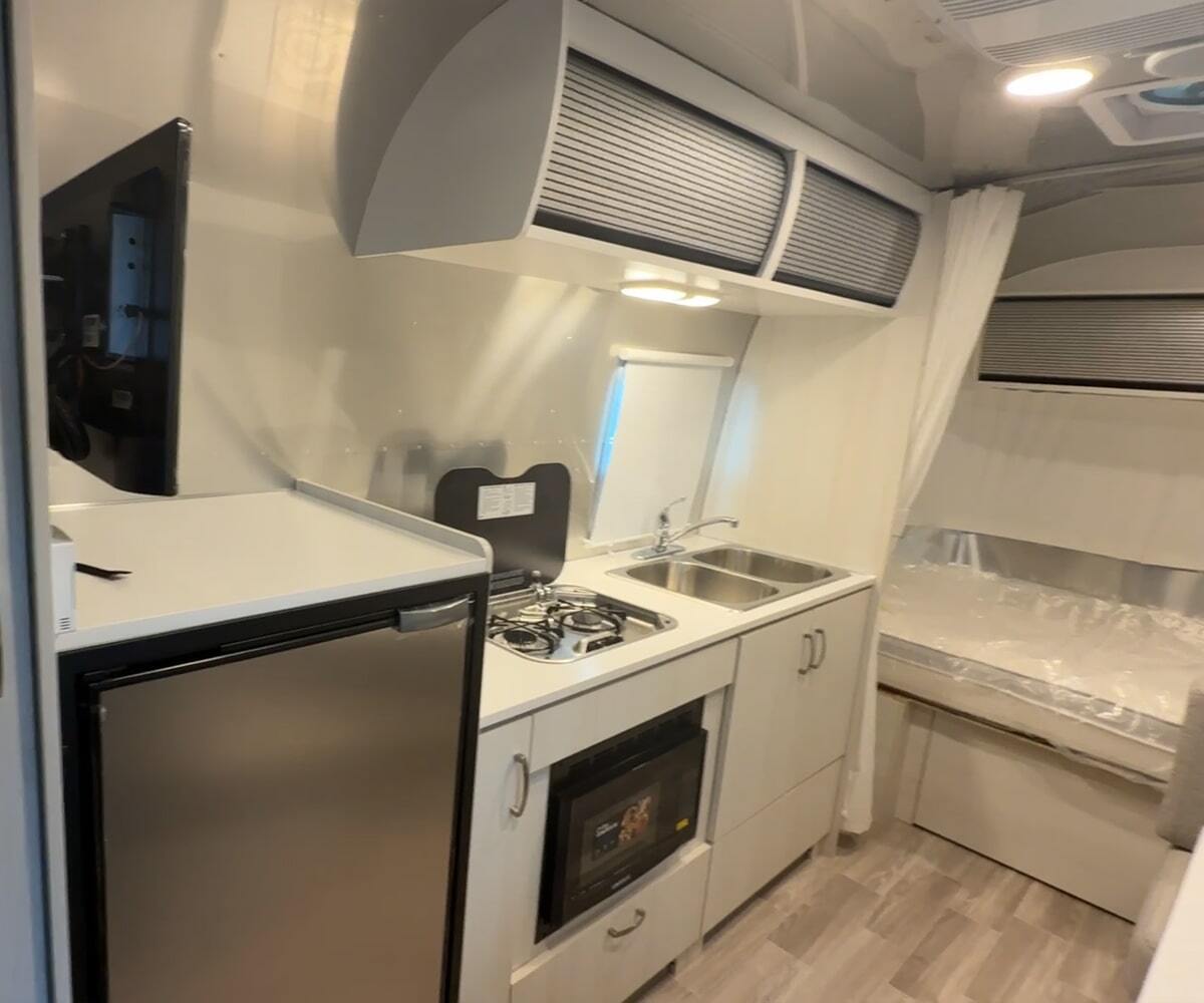 2026 Airstream Bambi 22fb