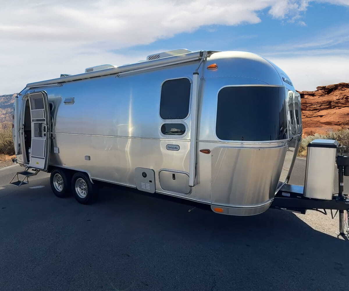 2024 Airstream Globetrotter 25FB Queen