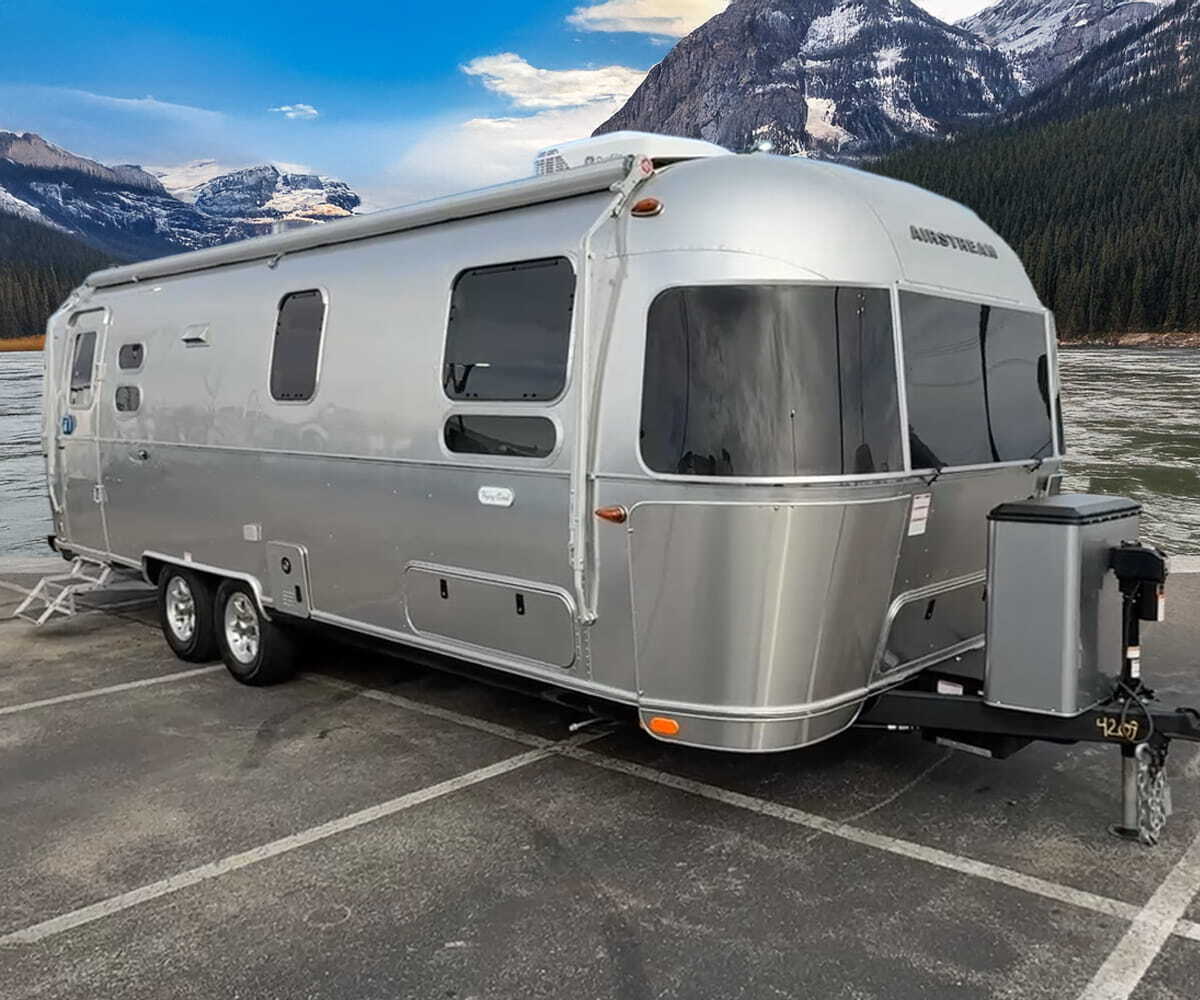 2026 Airstream Flying Cloud 27FB Twin