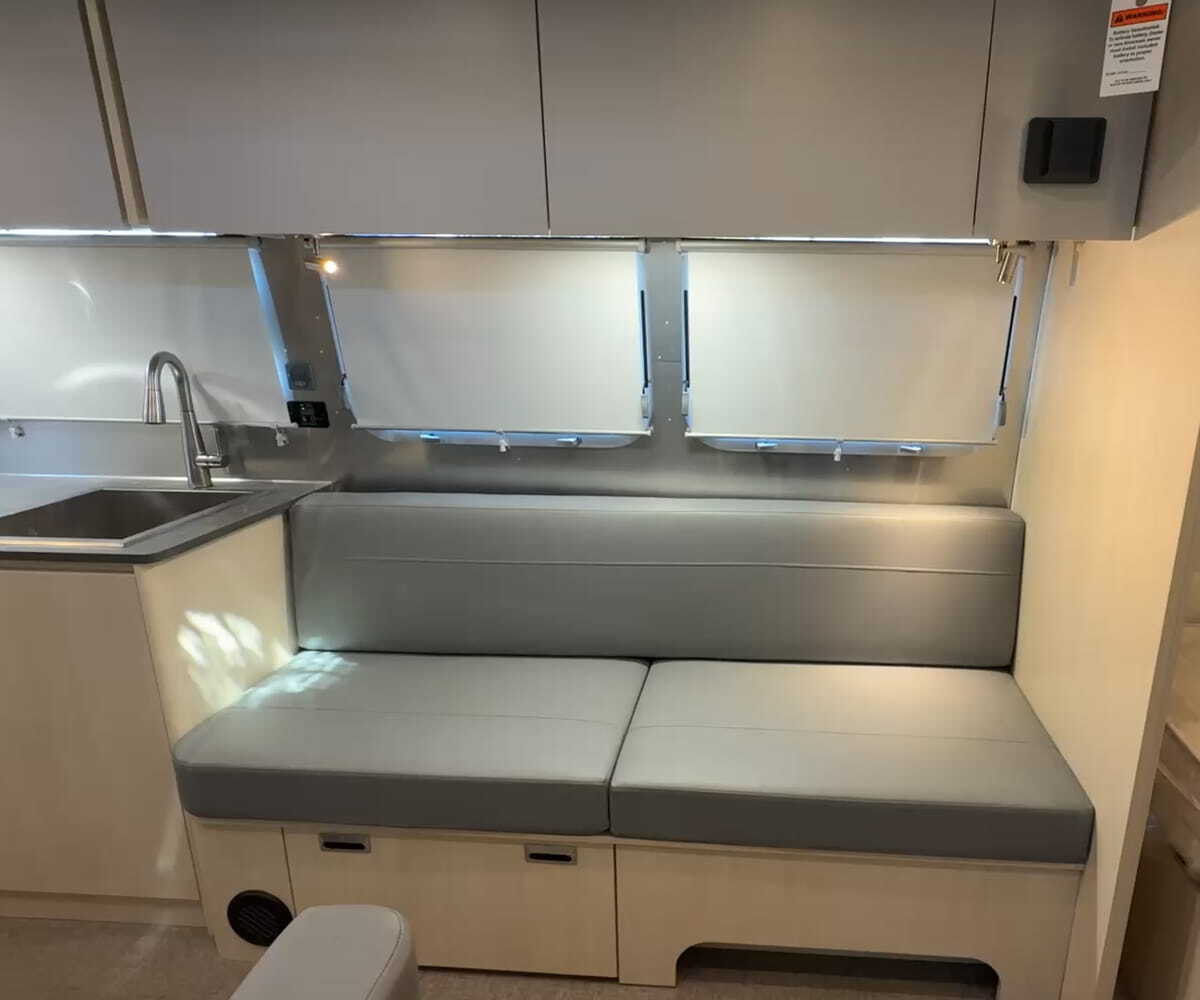 2026 Airstream Flying Cloud 30fb Bunk