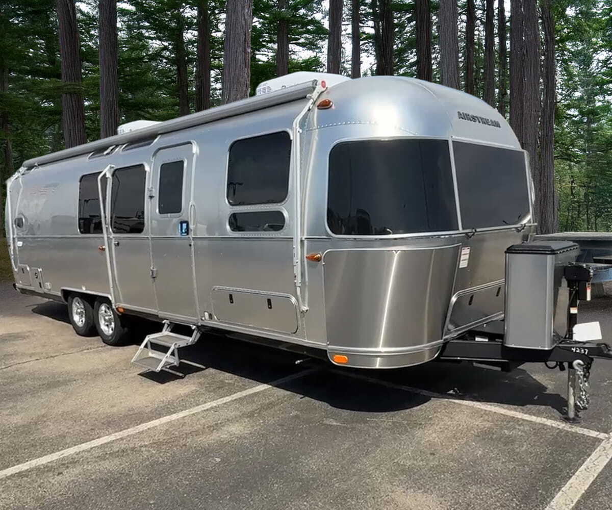 2026 Airstream Flying Cloud 30FB Bunk