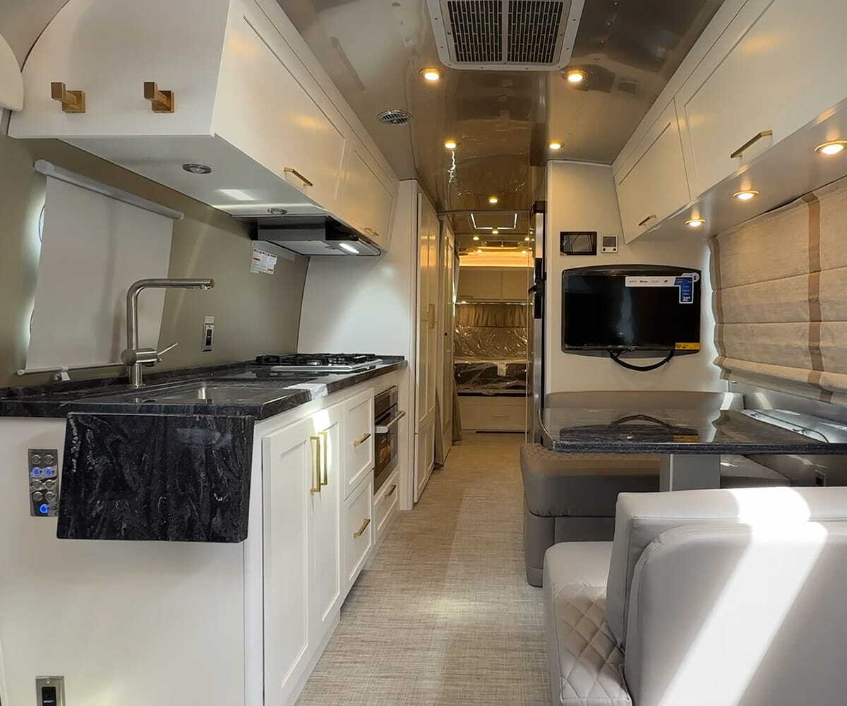 2026 Airstream Classic 30rb