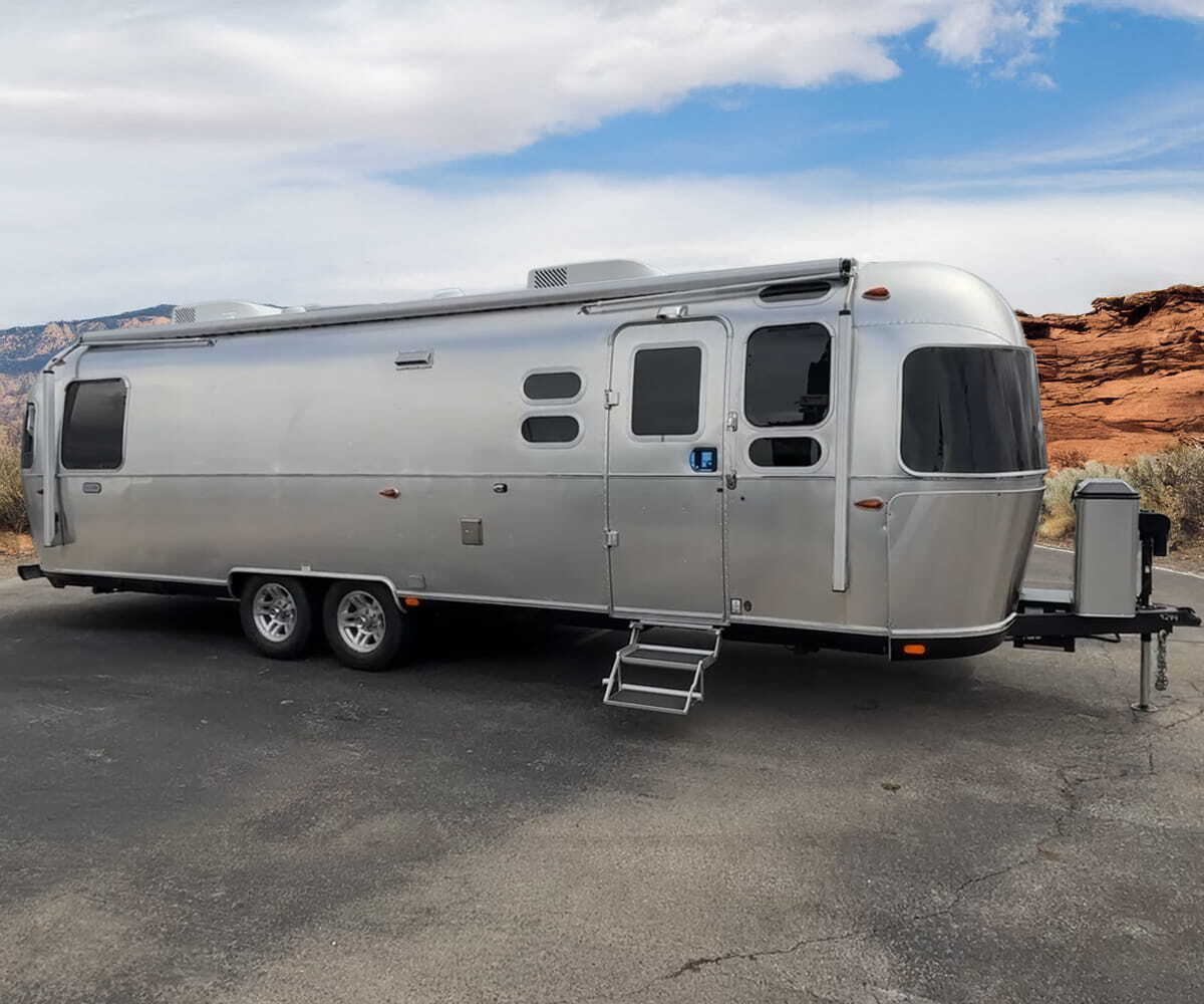 2026 Airstream Classic 30RB