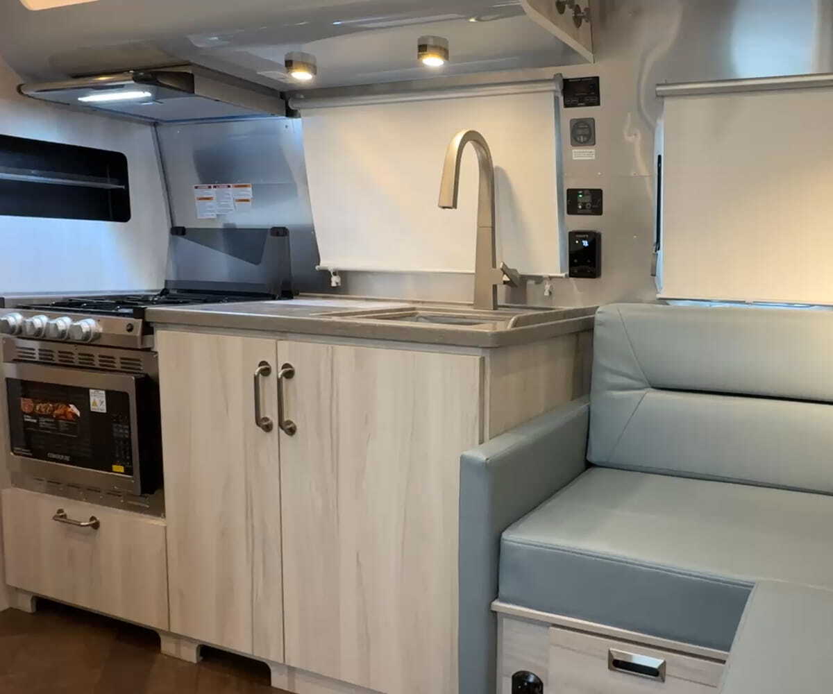 2026 Airstream International 28rb Twin