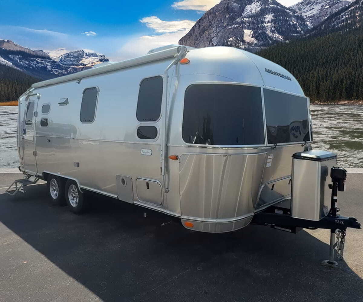 2027 Airstream Flying Cloud 25FB Twin