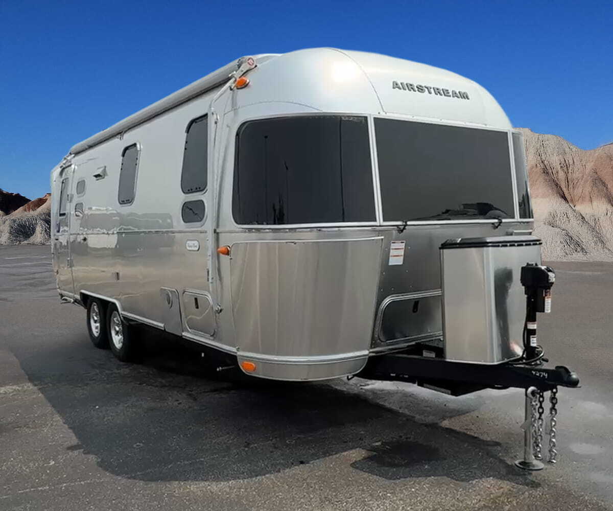 2027 Airstream Flying Cloud 25FB Queen