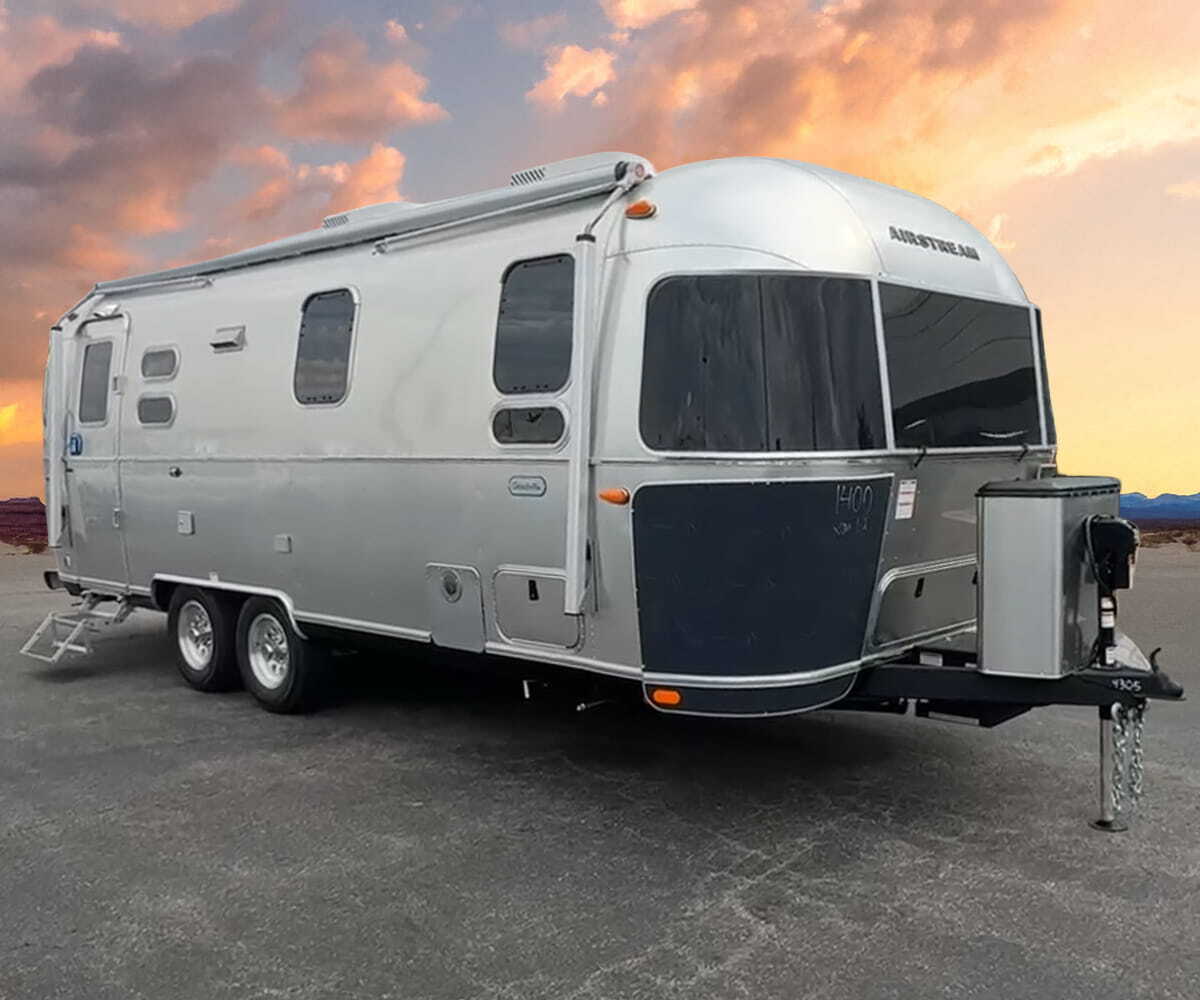2027 Airstream Globetrotter 25FB Twin