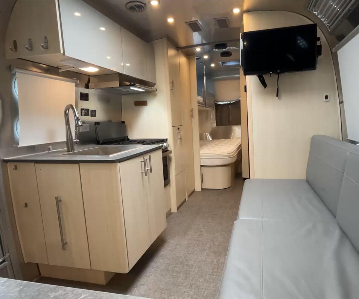 2021 Airstream Flying Cloud 23cb Bunk