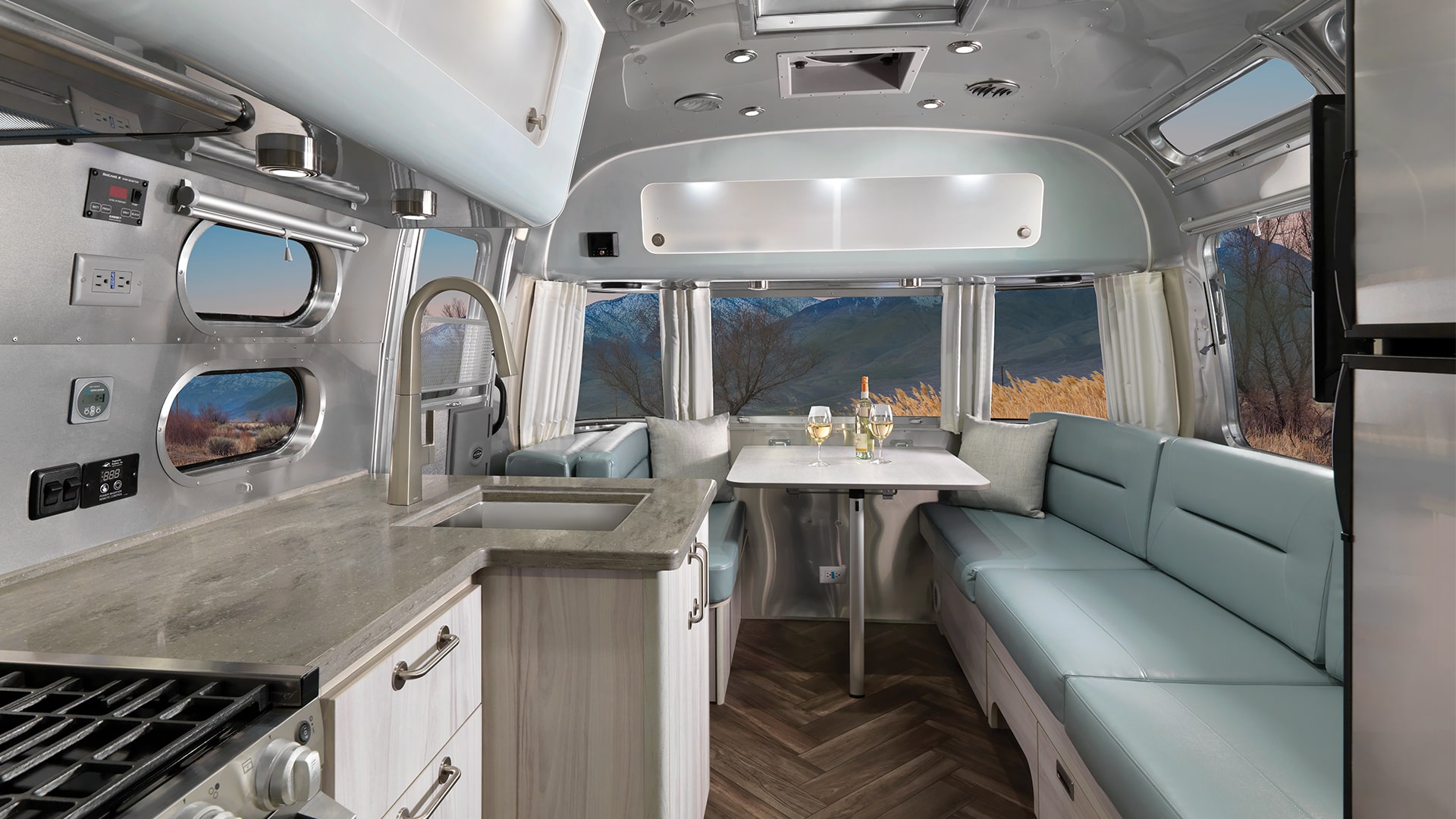 2021-Airstream-International-B2F-Coastal-Cove-with-Aqua-min