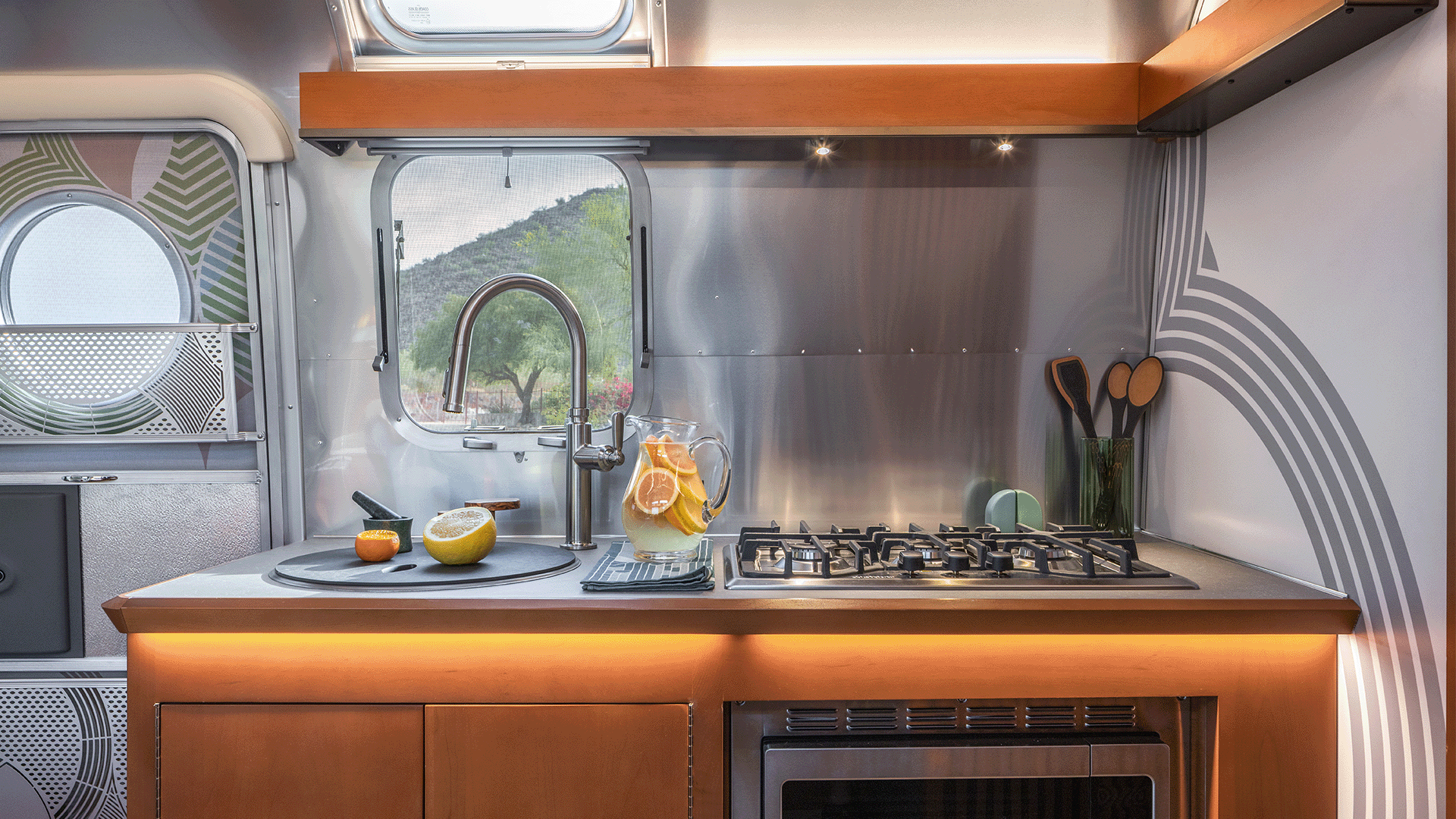 AIRMKT-FLW-2025-1920x1080-Galley-min