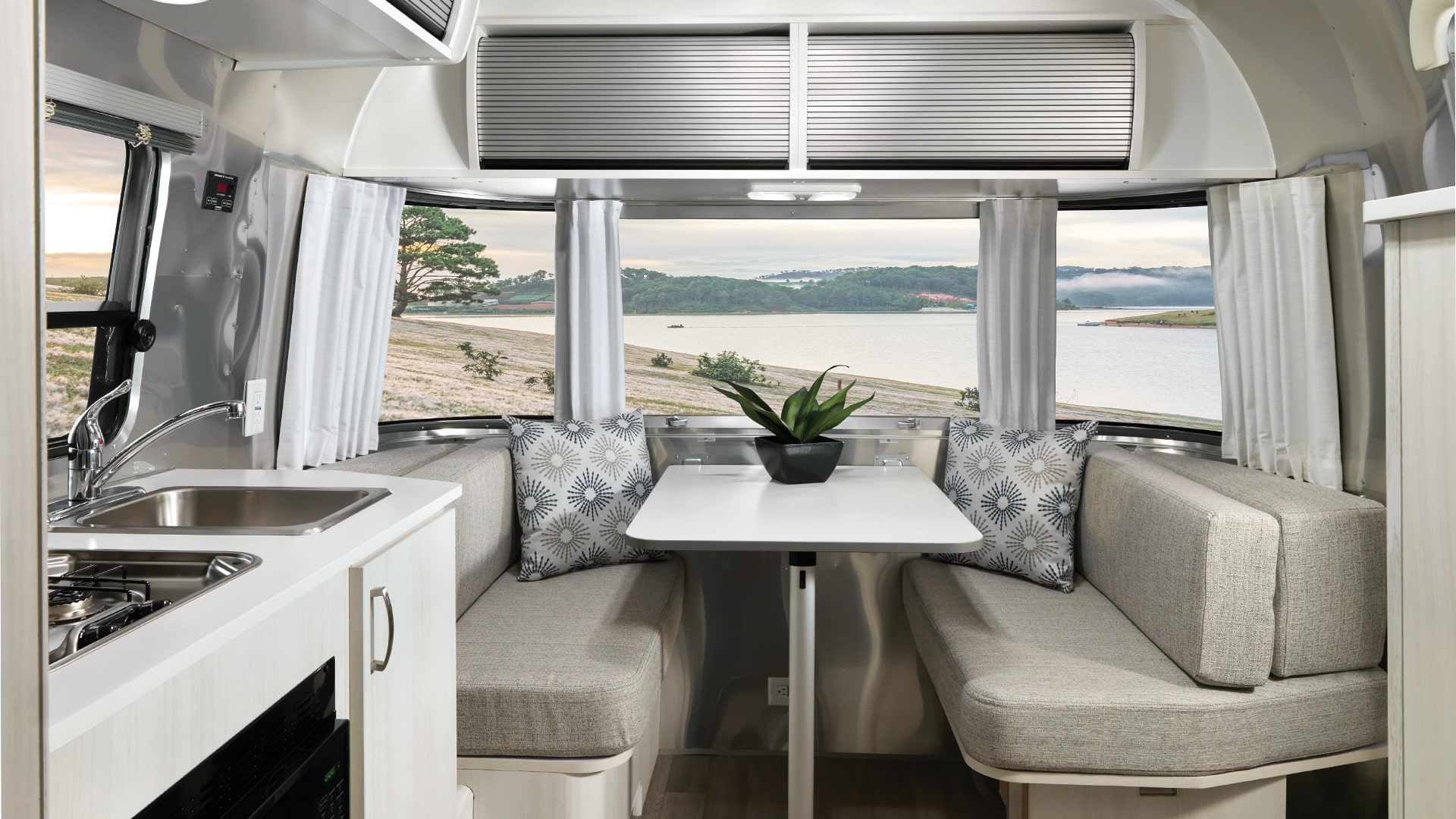 Airstream-Bambi-Dune-Interior-19CB-min