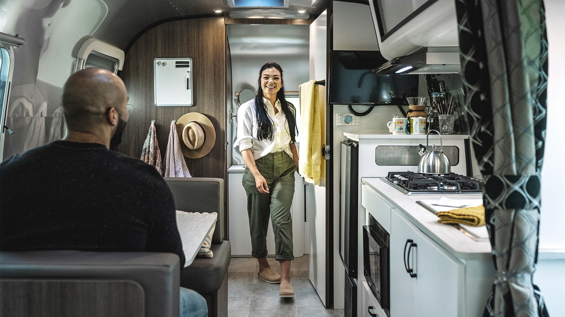 Airstream-Caravel-Travel-Trailer-Interior-F2B-min