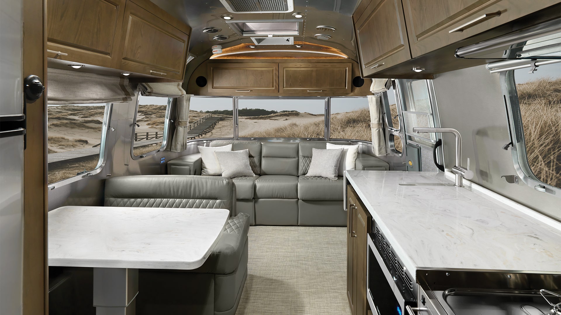 Airstream-Classic-Estate-Brown-Interior-Overview-Gallery-min