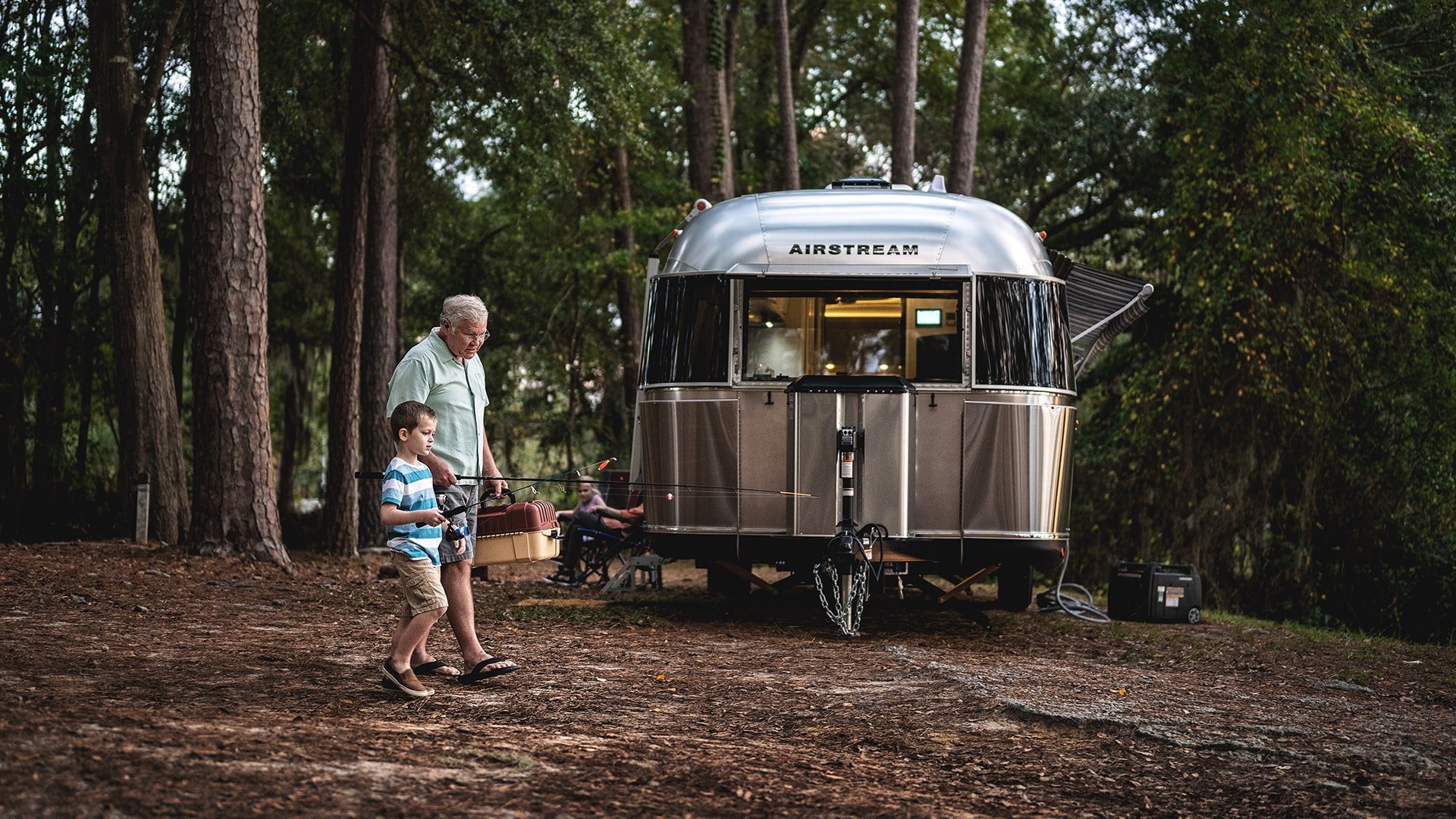 Airstream-Classic-Exterior-Lifestyle-Front-Walk-min