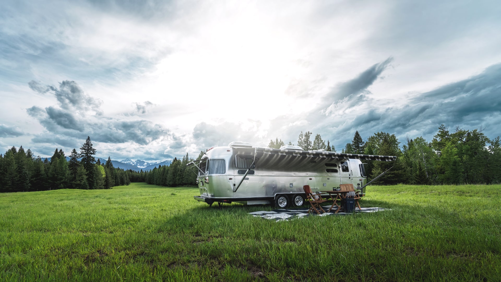 Airstream-Globetrotter-Travel-Trailer-Exterior-Rear-3QTR-min