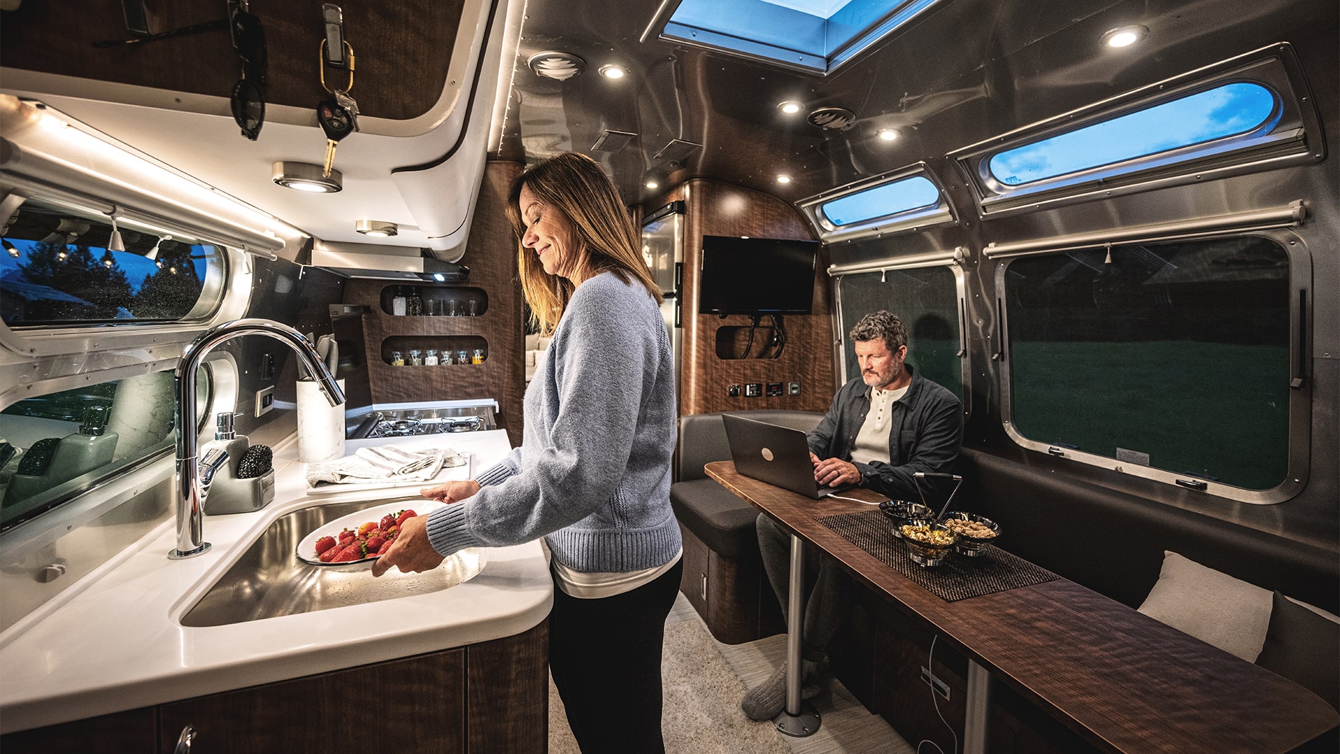 Airstream-Globetrotter-Travel-Trailer-Interior-Cooking-min
