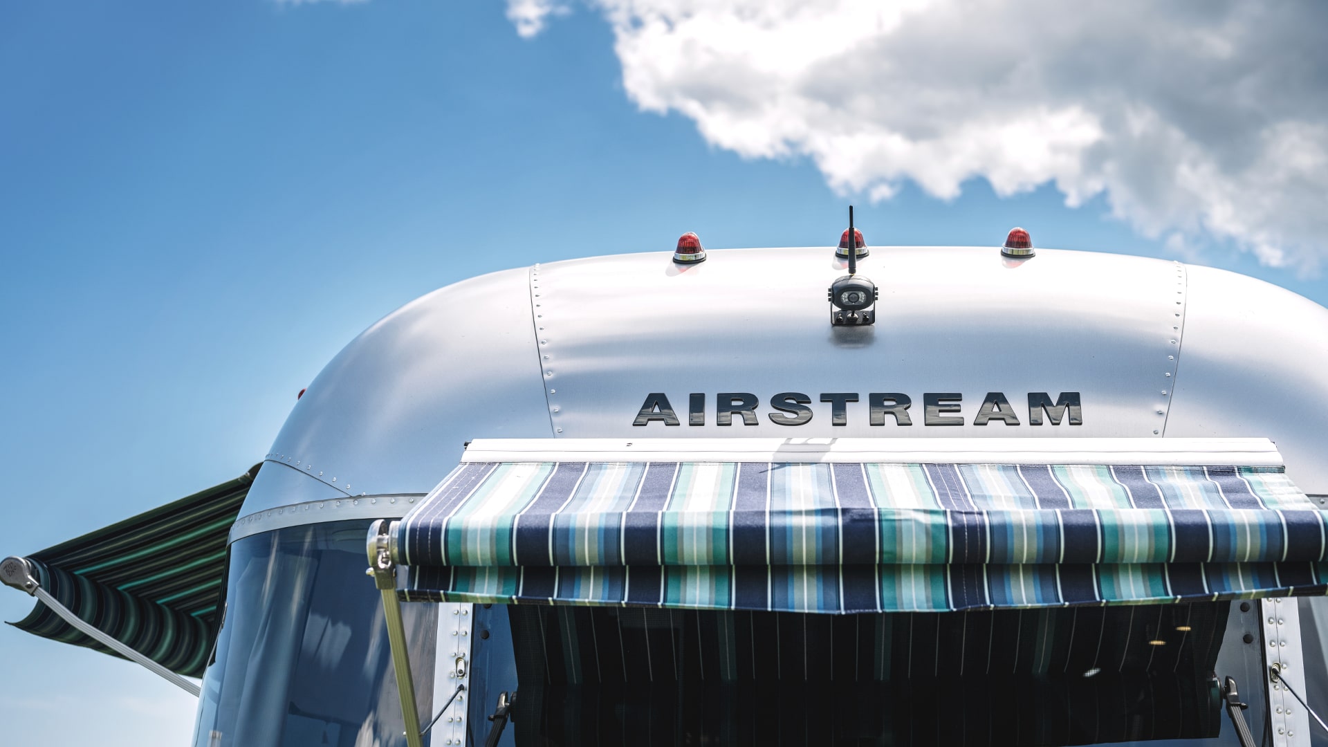 Airstream-International-Exterior-Awnings-min