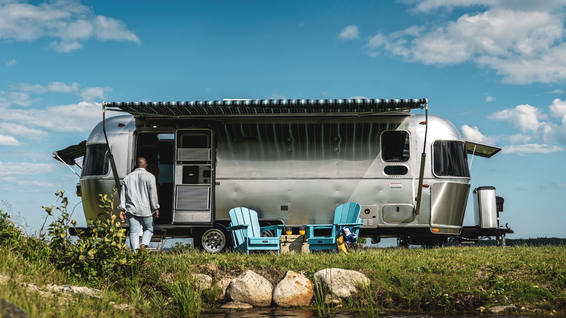 Airstream-International-Exterior-Lifestyle-2-min