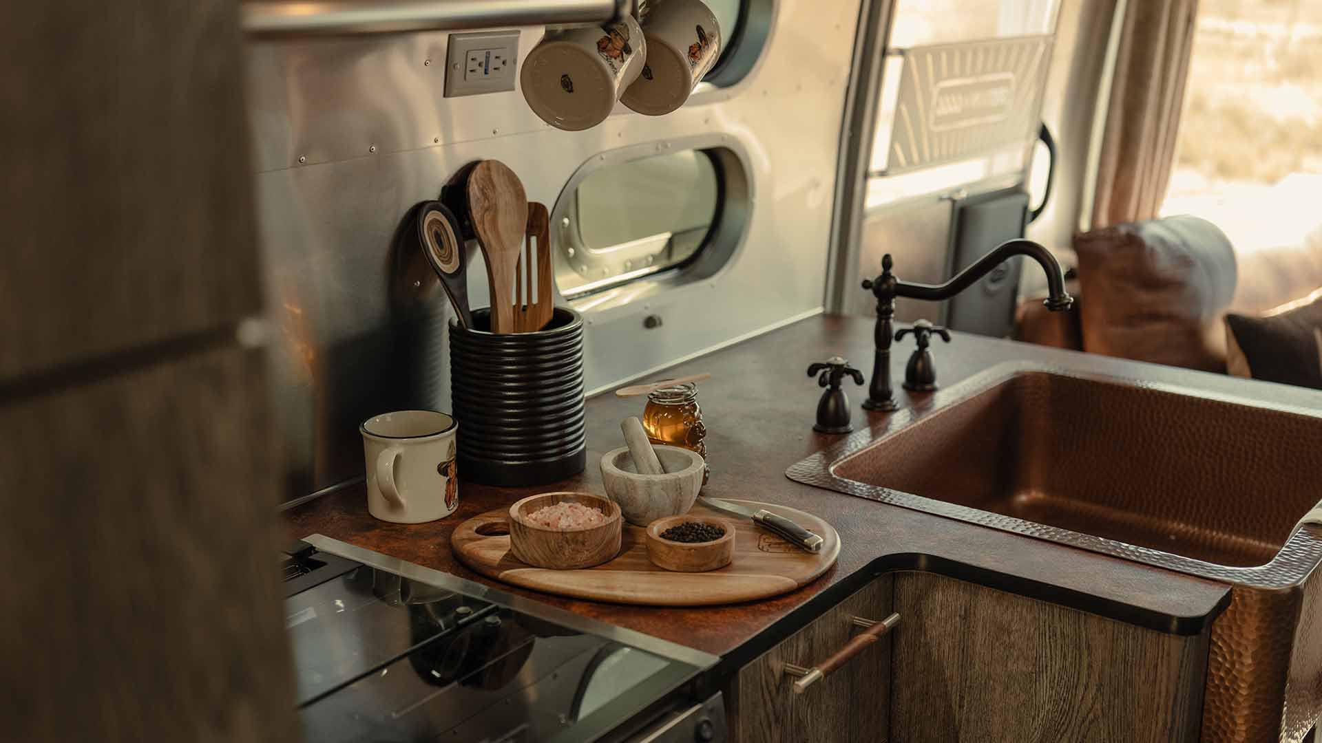 Gallery-Images-1920x1080-Int_Stetson